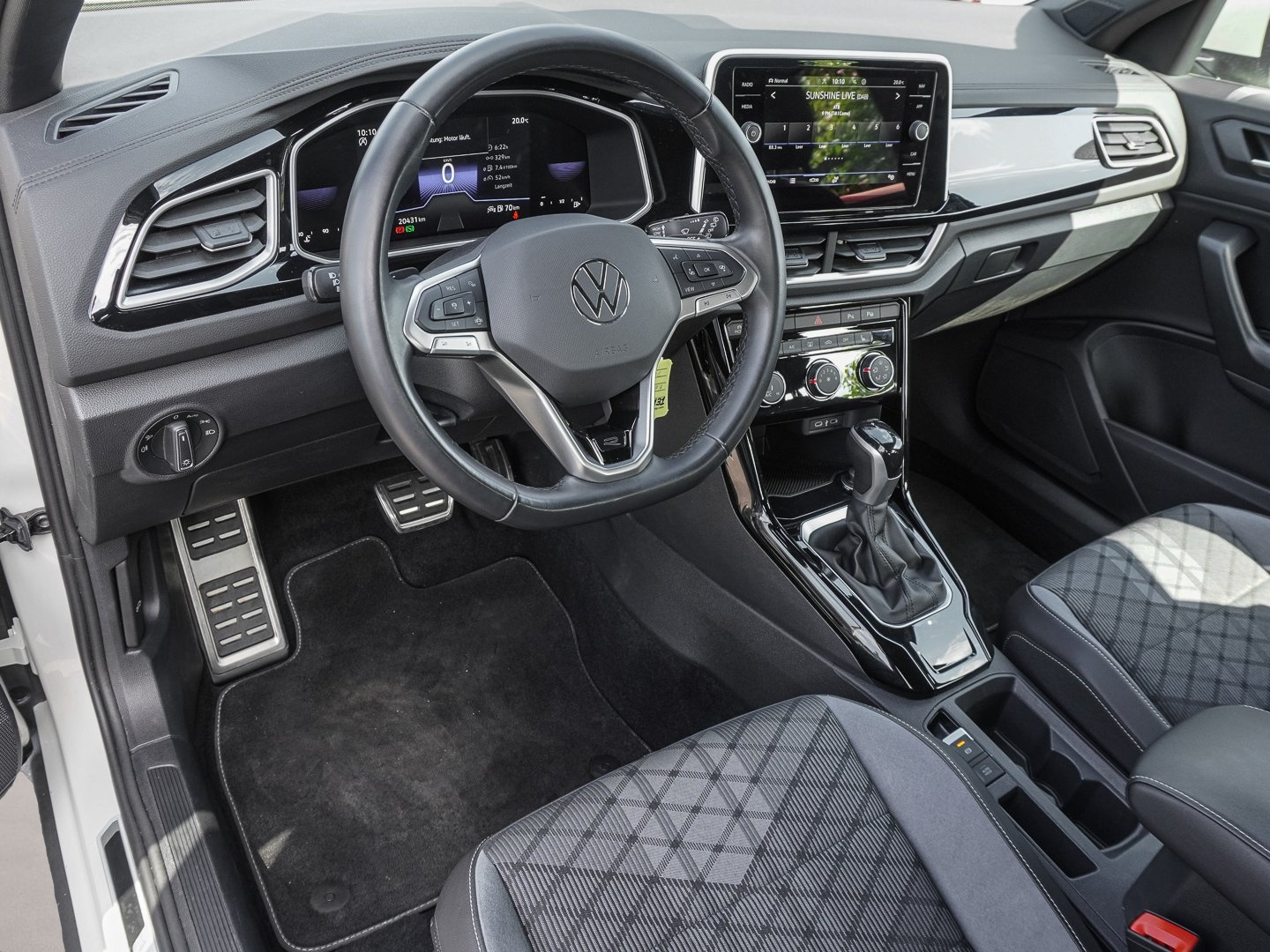 Bild 7 Volkswagen T-ROC 1.5 TSI DSG R-Line ACC LED PARKASS