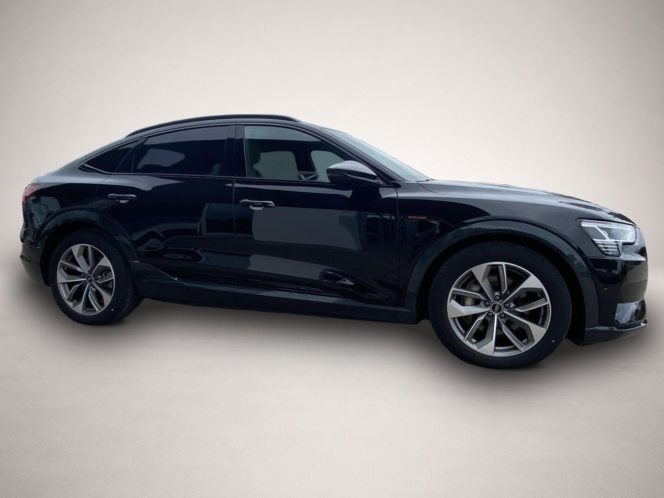 Fotografie des Audi e-tron 55 Sportback advanced quattro S-LINE OPTI