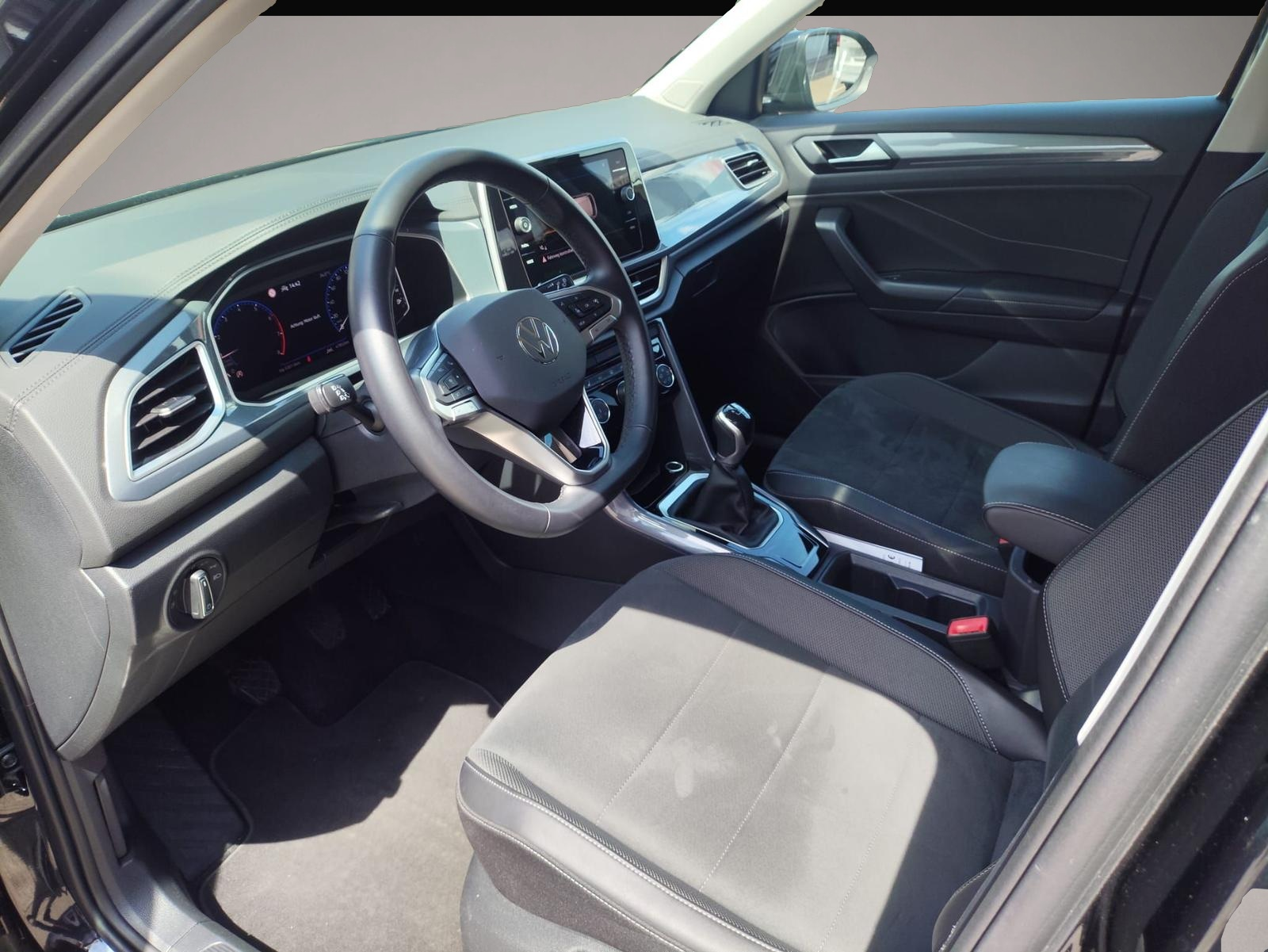 Bild 5 Volkswagen T-Roc 1.5TSI Style LED ACC SHZ PDC DAB