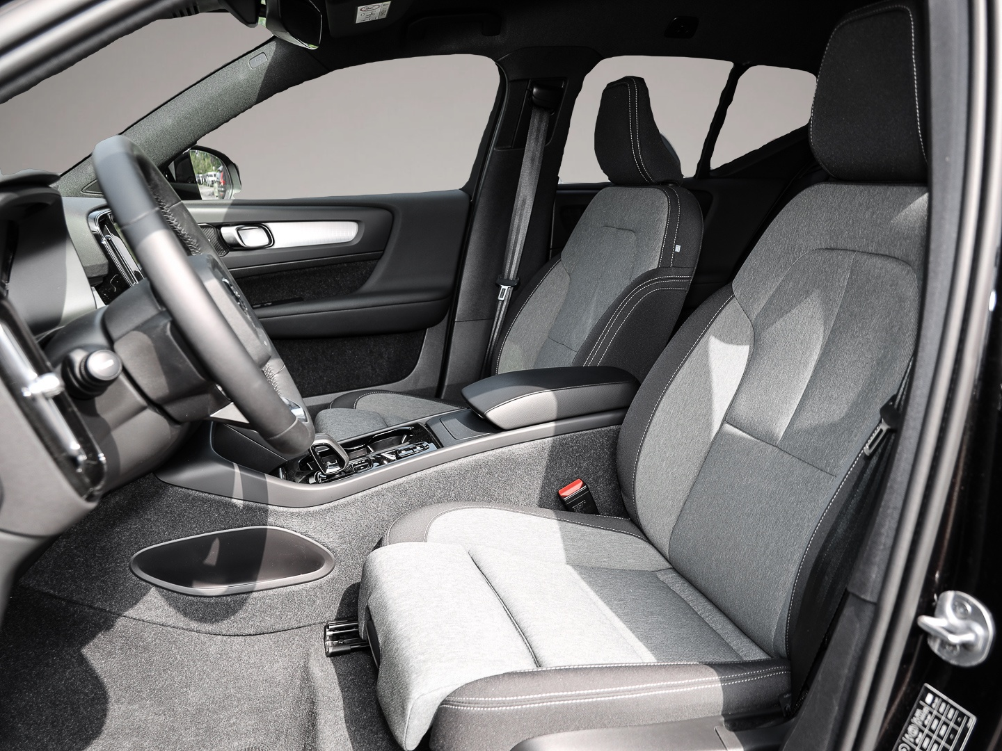 Bild 6 Volvo XC40 Plus Dark 2WD B3 EU6d digitales Cockpit Mem