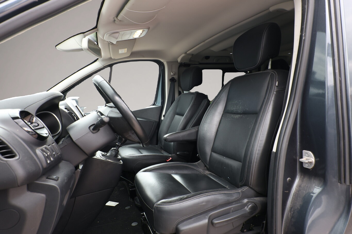 Fotografie 5 des Renault Trafic dCi 145 L2 Grand SpaceClass 7S Nav PDC
