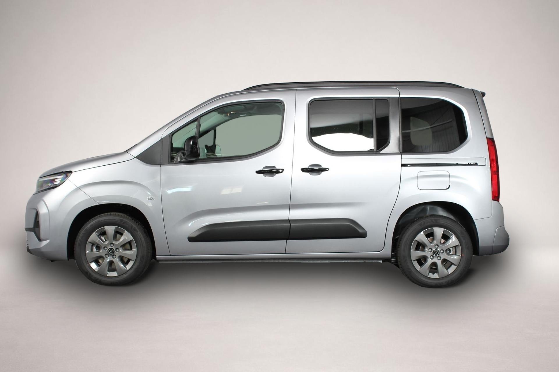 Fotografie des Opel Combo Edition 1.5 Diesel 75 kW (102 PS) MT-6 S/S