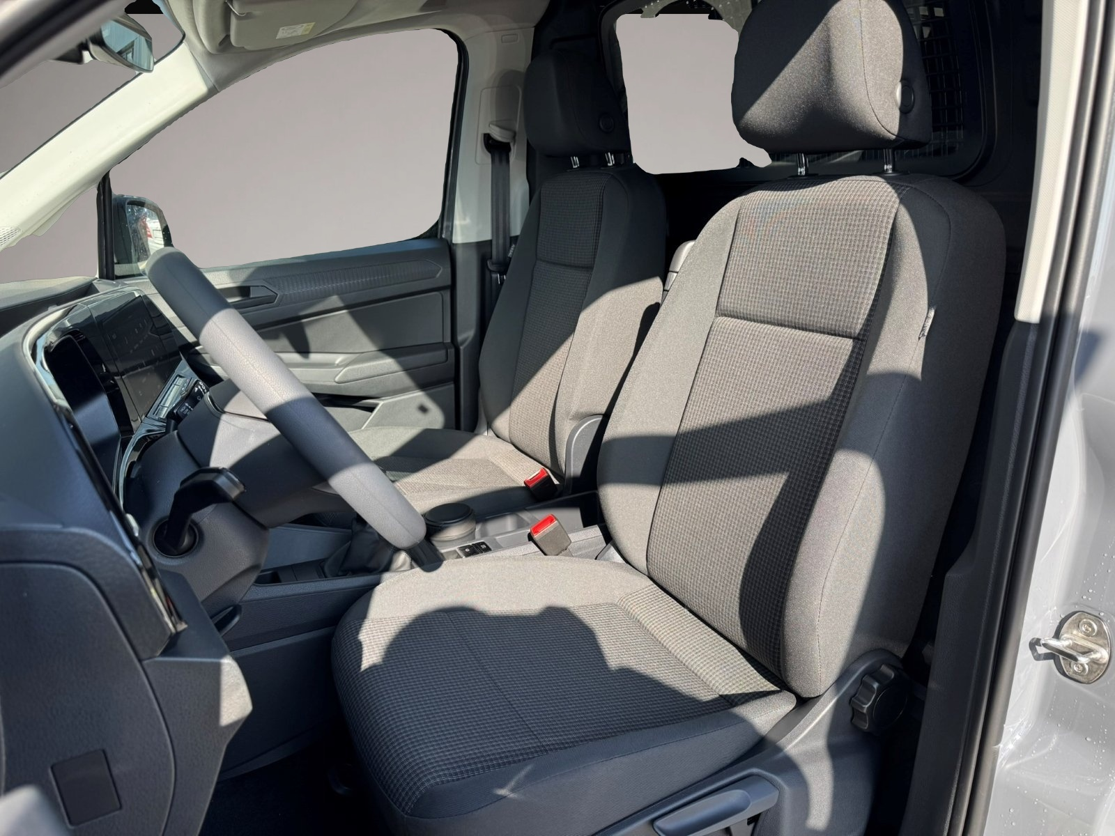 Bild 3 Volkswagen Other Caddy Cargo 1.5 TSI LED APP 5-J-GAR SHZ GRA PDC