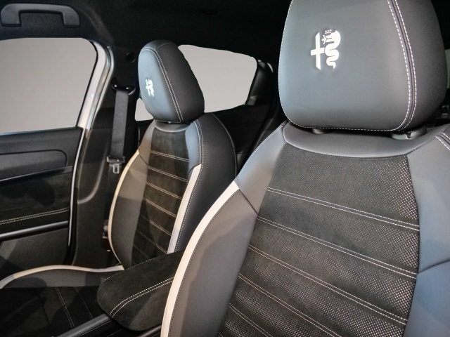 Bild 5 Alfa Romeo Junior Ibrida 1.2 VGT 107KW SPORT SPECIALE