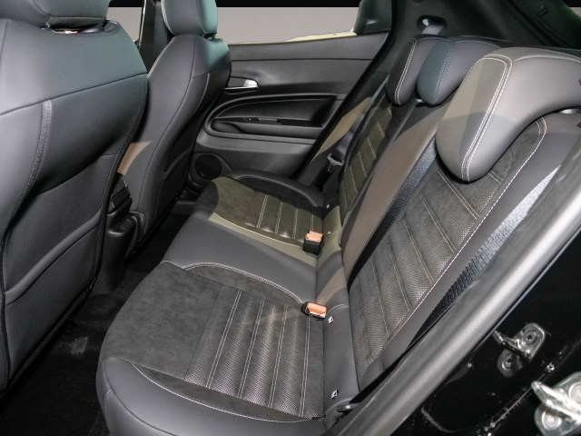 Bild 6 Alfa Romeo Junior Ibrida 1.2 VGT 107KW SPORT SPECIALE