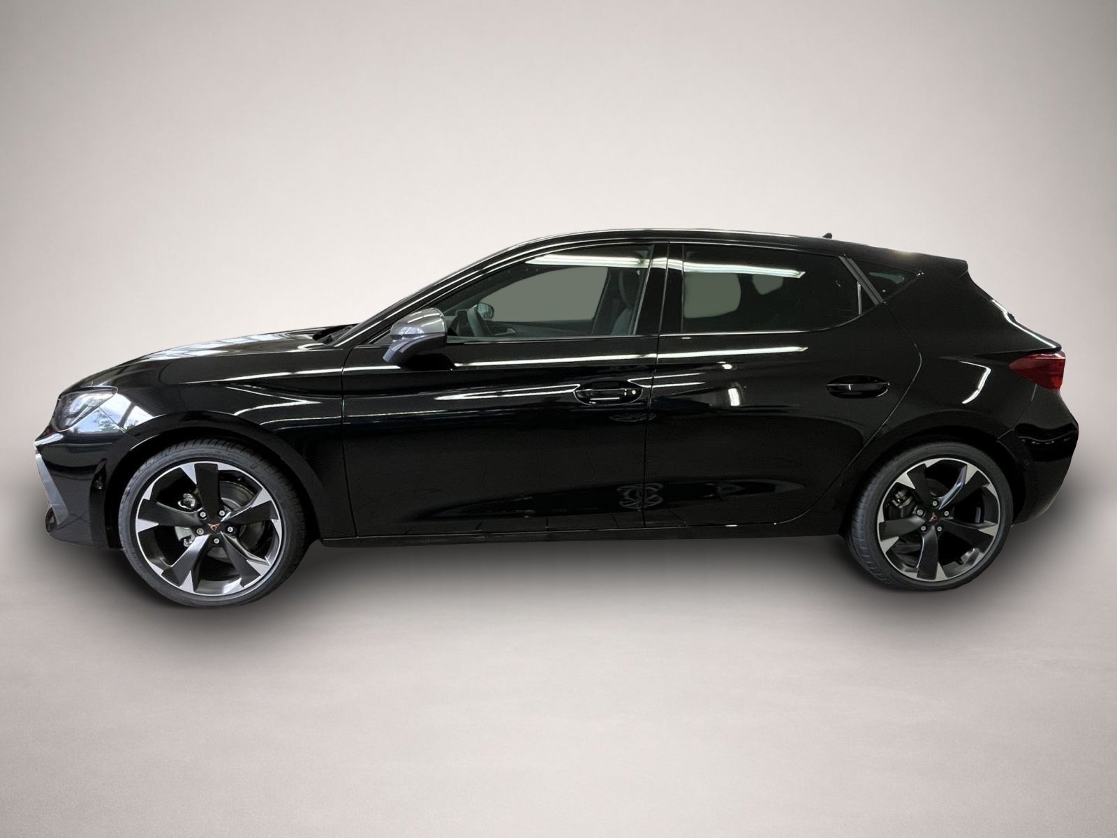 Bild 3 Cupra Leon 1.5 eTSI DSG INTELLIGENT DRIVE II EDGE PAKE