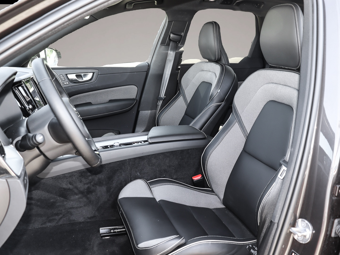 Bild 6 Volvo XC60 Plus Dark Recharge Plug-In Hybrid AWD T8 Tw