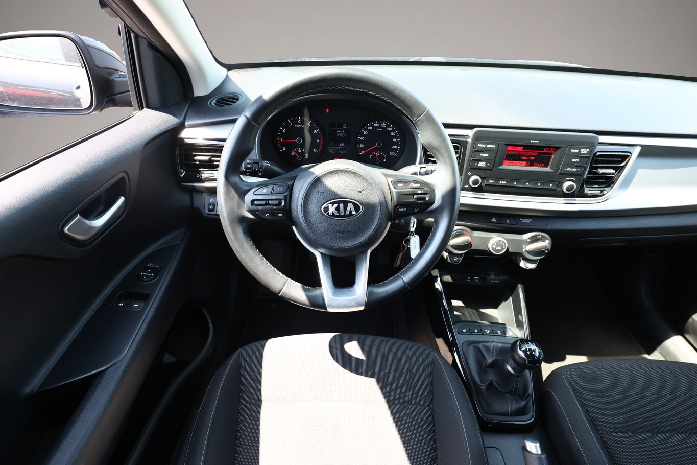 Bild 6 Kia Rio 1.2 84 Edition 7 SHZ Tempomat Klimaanlage