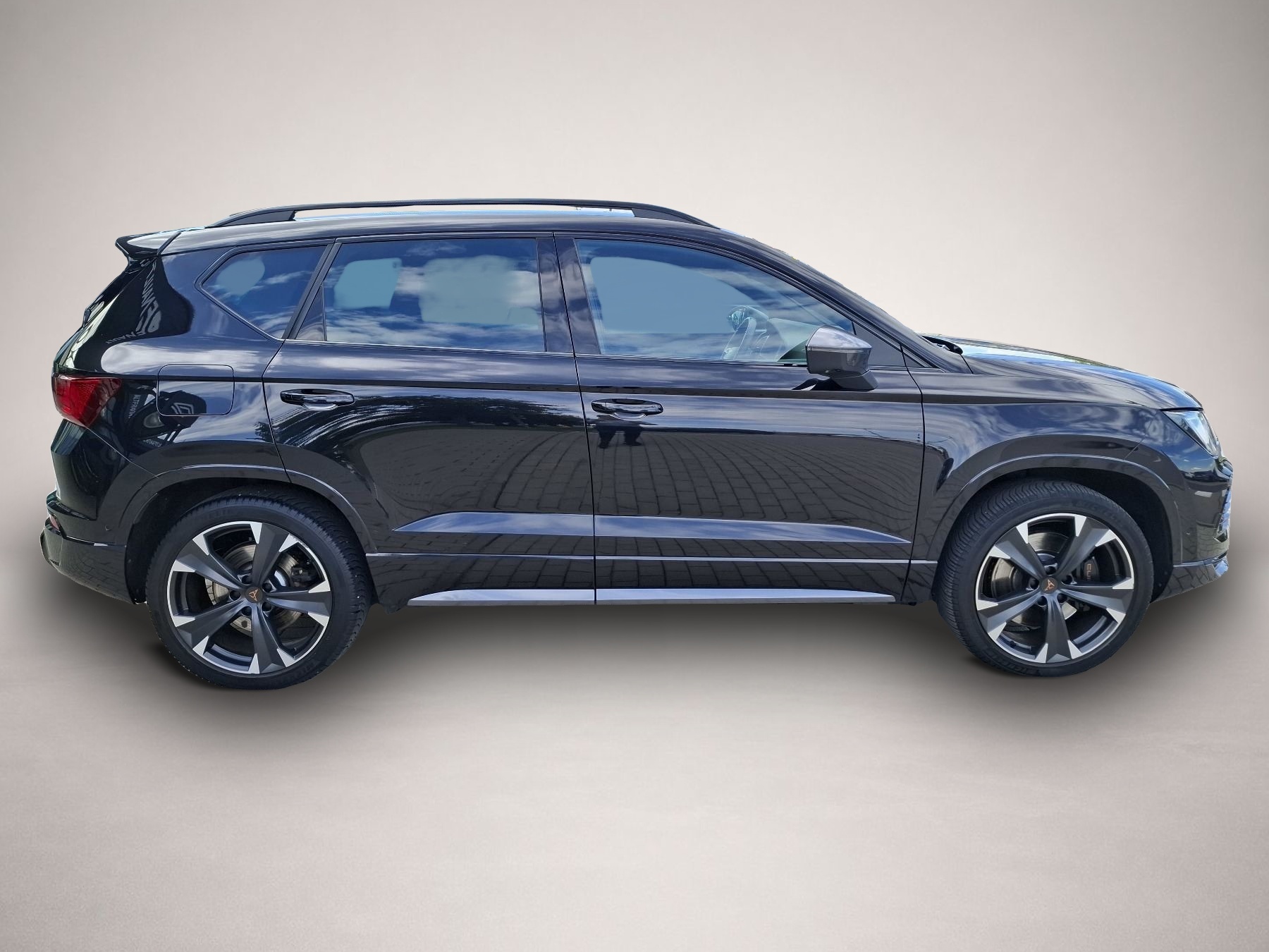 Bild 4 Cupra Ateca 2.0 TSI 221 KW 300 PS 7-Gang-DSG 4Drive