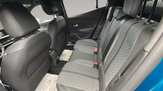 Bild 4 Peugeot 2008 Hybrid 145 e-DCS6 Allure 100 kW (136 PS), .