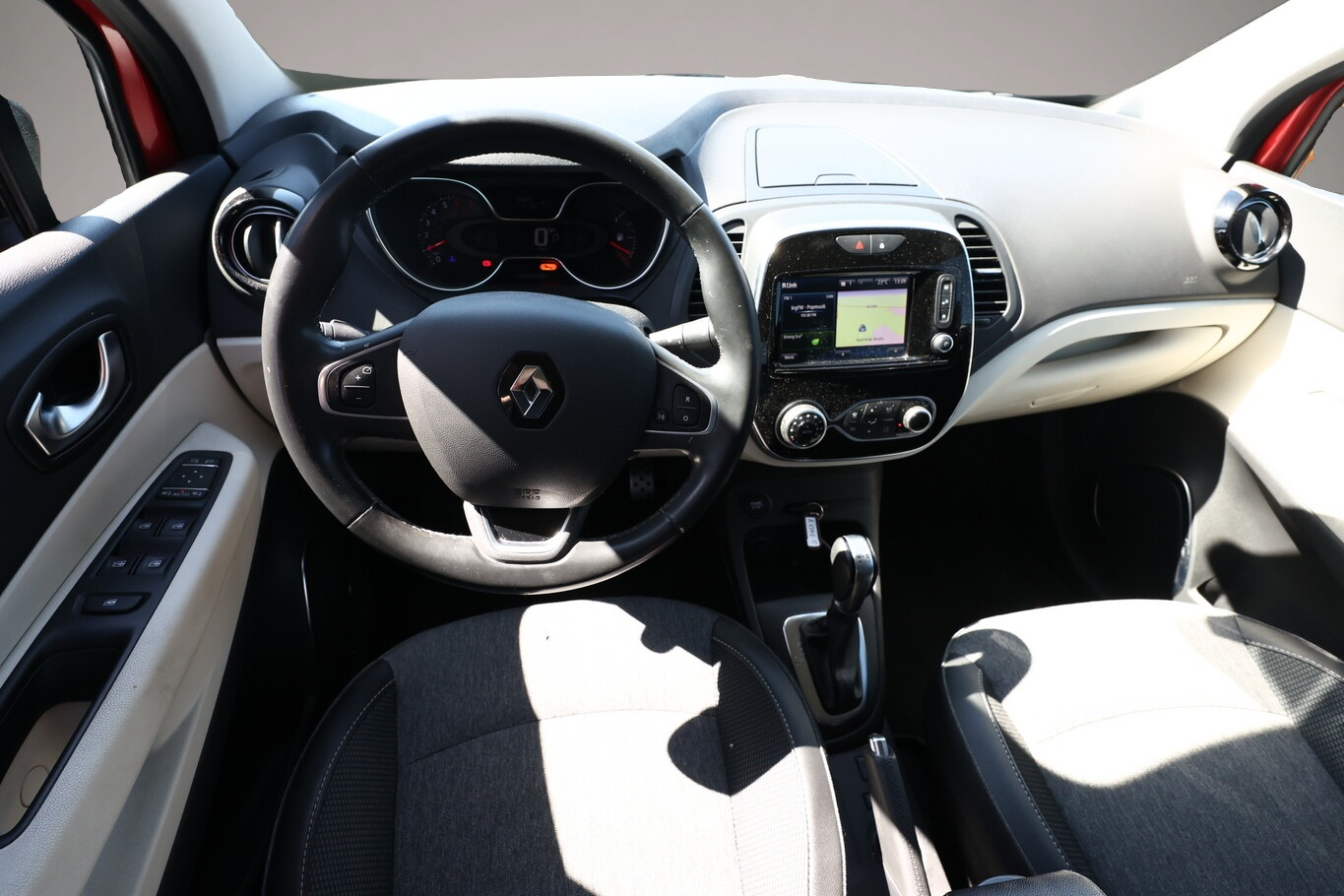 Bild 6 Renault Captur 1.3 TCe 150 EDC Intens Pano LED Nav PDC