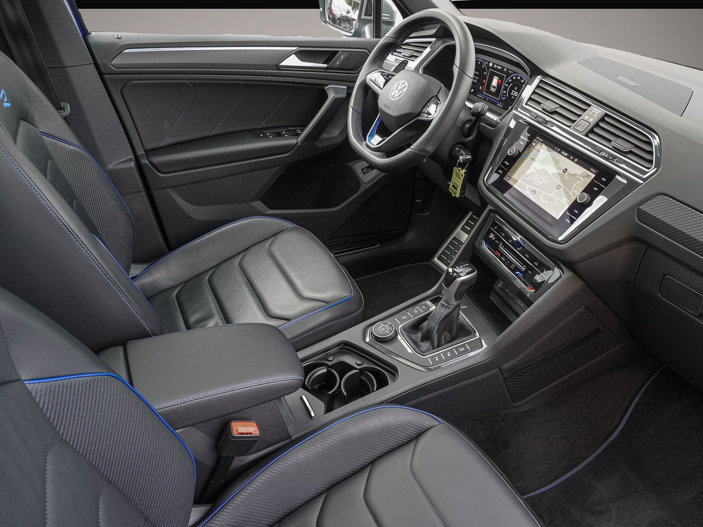 Bild 6 Volkswagen Tiguan R 2.0 TSI 4Motion PANO NAVI MATRIX LED