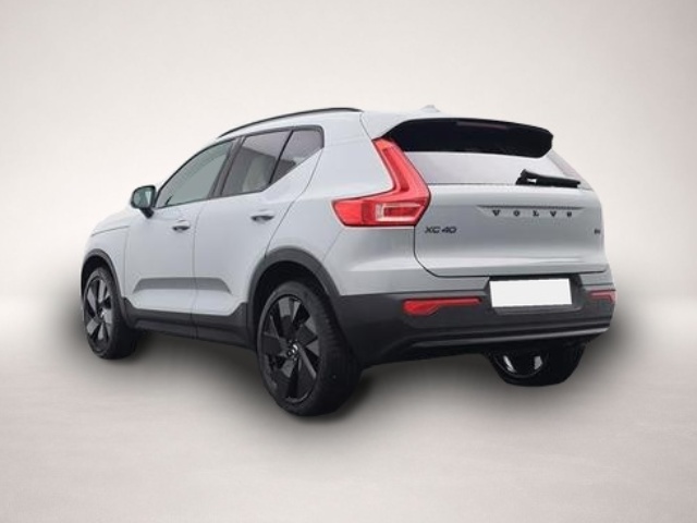Fotografie 2 des Volvo XC40 2.0 Black Edition Plus B4 Mild-Hybrid 197.
