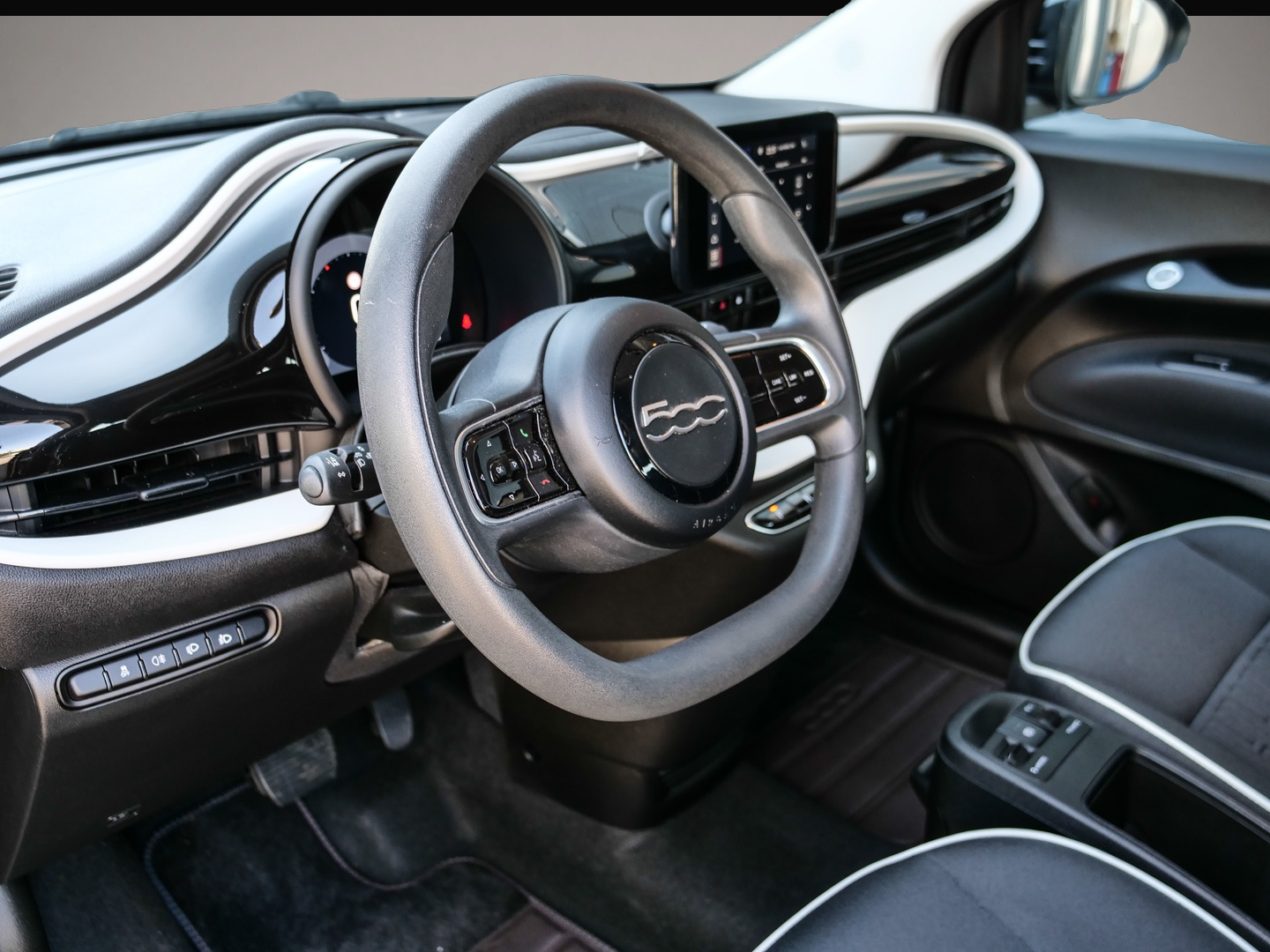 Bild 3 Fiat 500e Action Navi Apple CarPlay Android Auto Klim