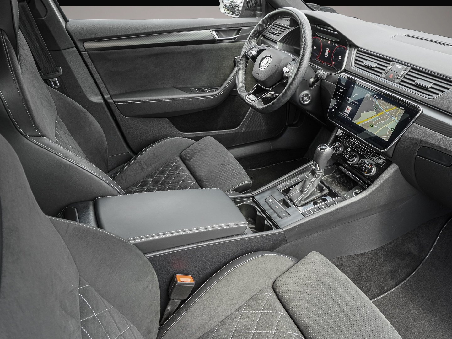 Bild 6 Skoda Superb Combi 2.0 TDI DSG 4X4 Sportline NAVI LED