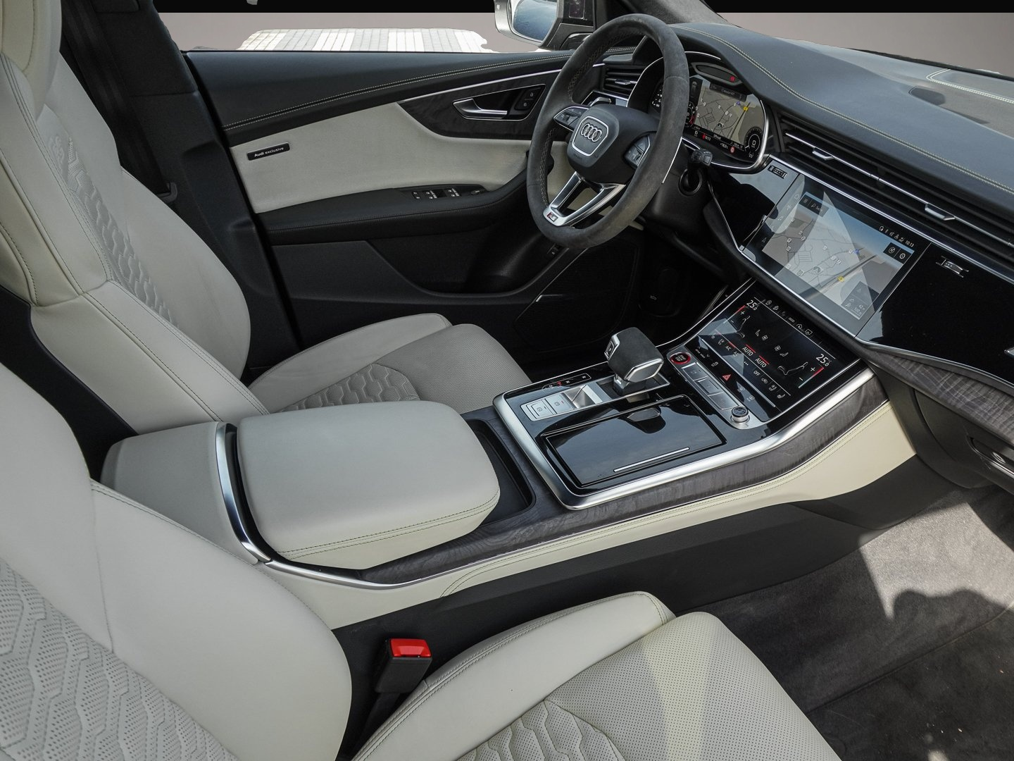 Fotografie des Audi quattro RSQ8 4.0 TFSI quattro Pano Virtuell LED