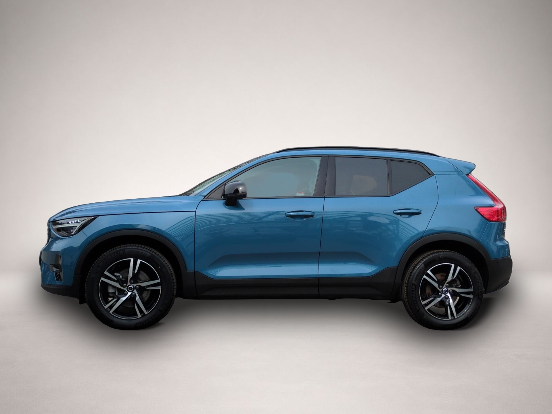 Bild 6 Volvo XC40 B4 (Benzin) Plus Dark 2WD Automatik Bluetoo