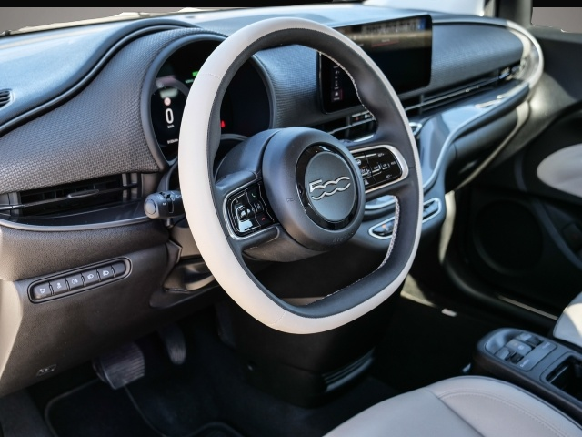 Fotografie 3 des Fiat 500e La Prima by Bocelli Navi Leder LED Apple C