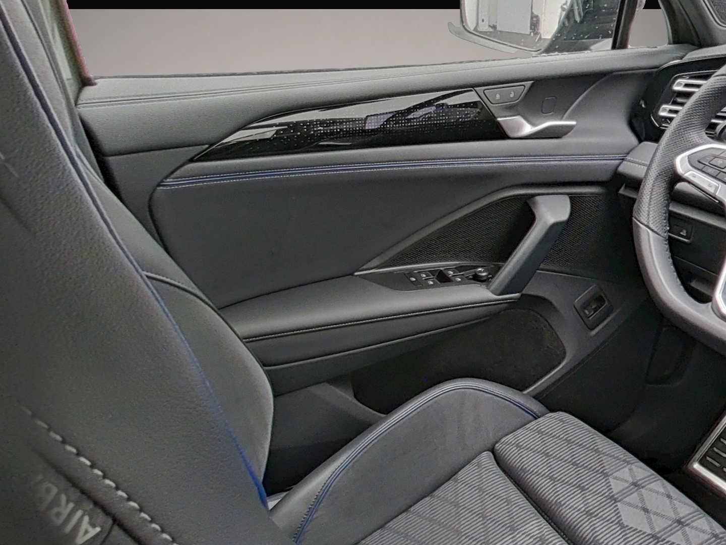Bild 5 Volkswagen Tiguan 2.0 TDI DSG 4Mo. R-Line BLACK-STYLE AHK H