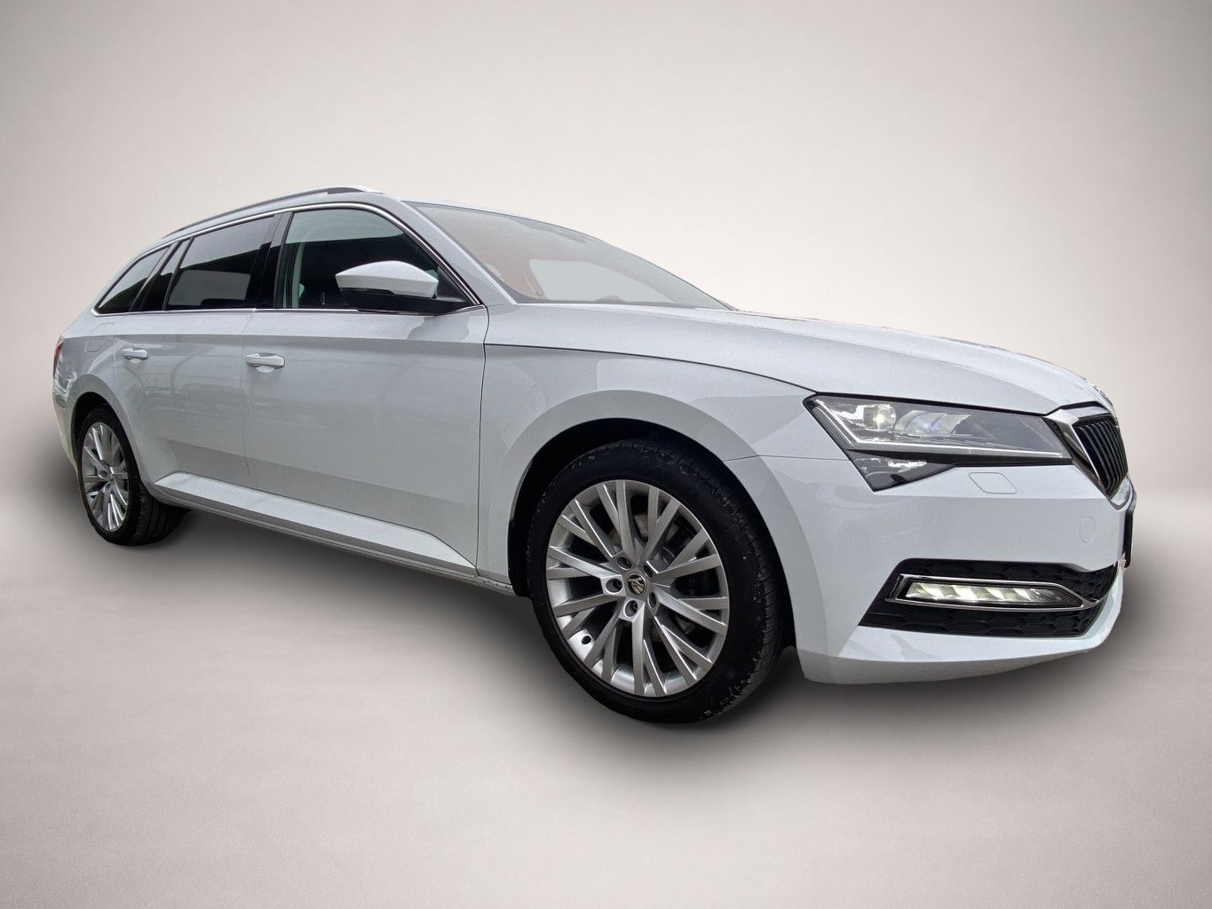 Bild 6 Skoda Superb Combi 2.0 TDI DSG Style 18"+DCC+NAVI+AHK+