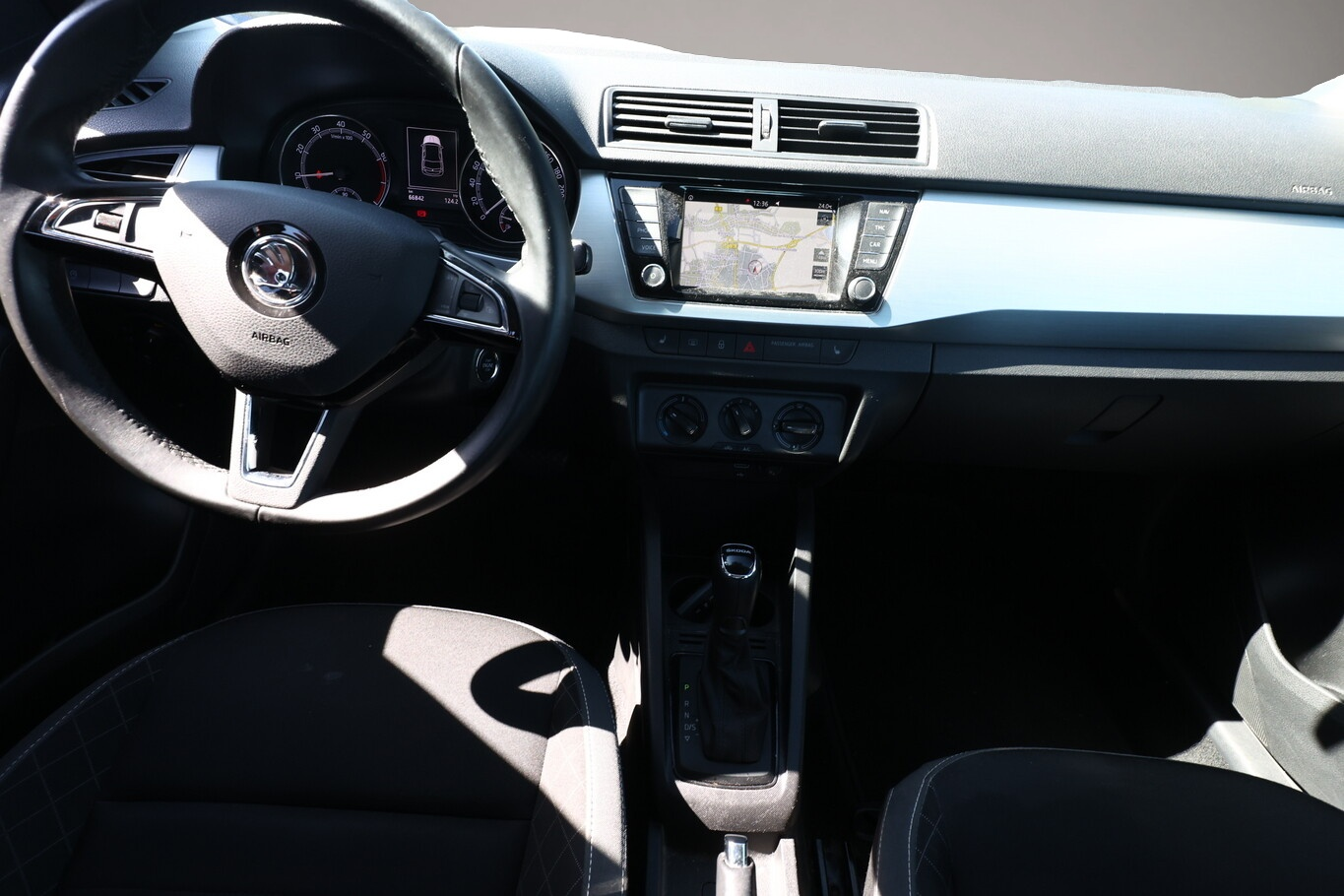 Bild 5 Skoda Fabia 1.0 TSI 110 DSG Ambition Nav PDC SHZ