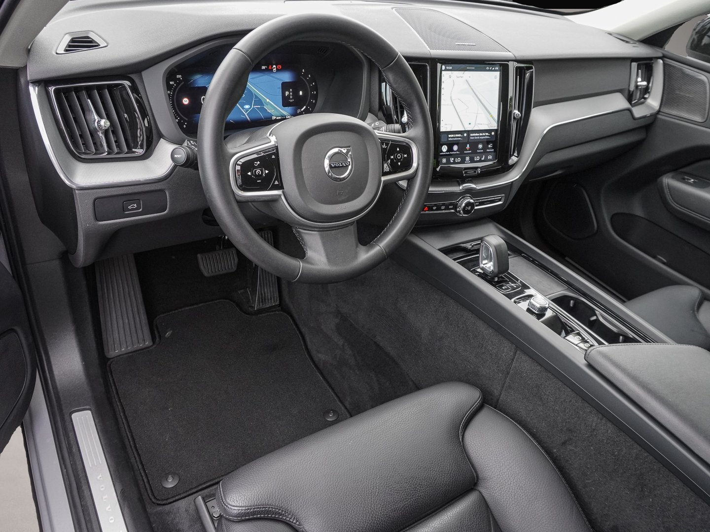 Bild 7 Volvo XC60 B4 AWD Plus Dark AHK LED 360Grad