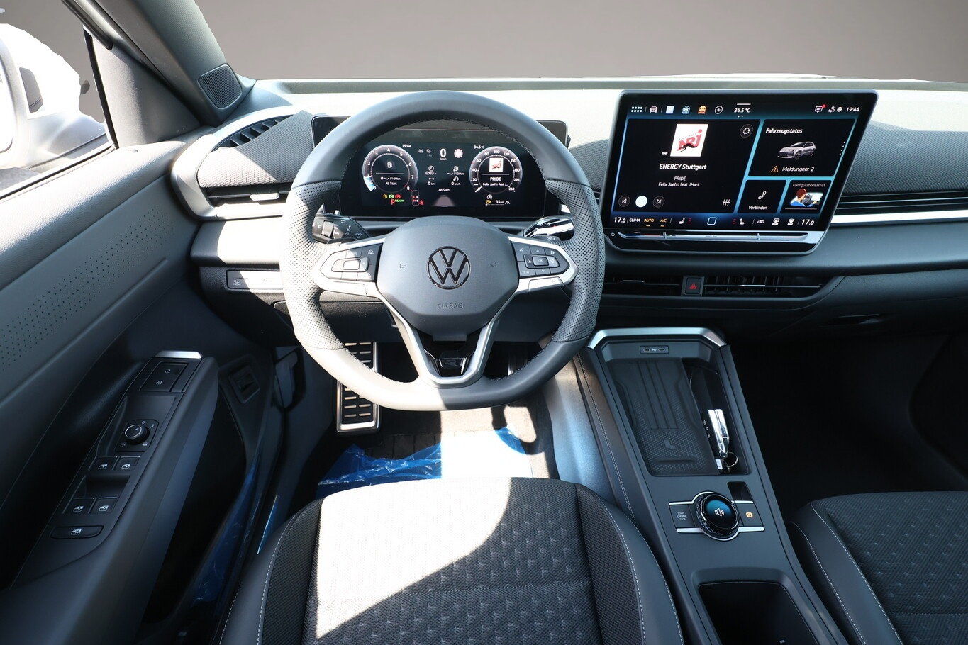Bild 6 Volkswagen T-Roc R-Line EasyO AHK 5JGar Kam ParkAss+ PrivG
