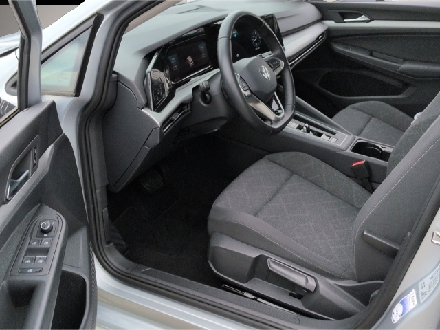 Fotografie 4 des Volkswagen Golf Variant VIII Life 1.0eTSI*DSG ACC Navi LED