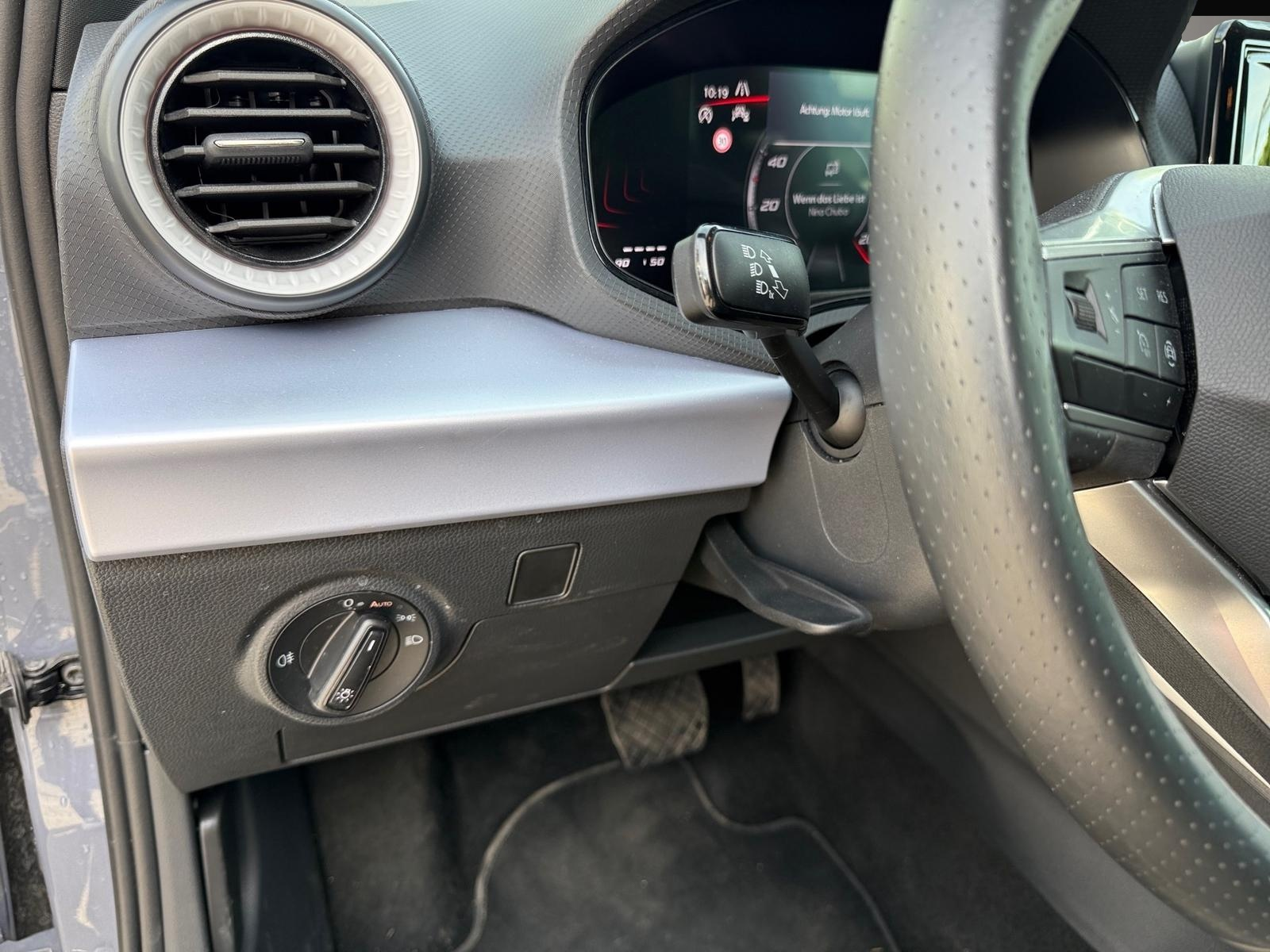 Fotografie 3 des Seat Arona 1.0 TSI DSG FR LED SHZ Alcantara Kamera