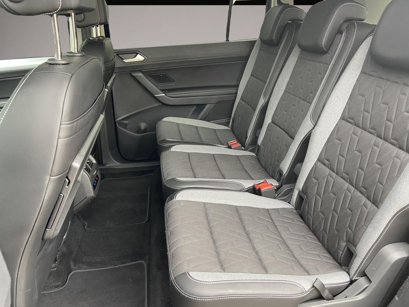 Bild 7 Volkswagen Touran 1.5 TSI COMFORTLINE GOAL 7-SITZER APP-CON