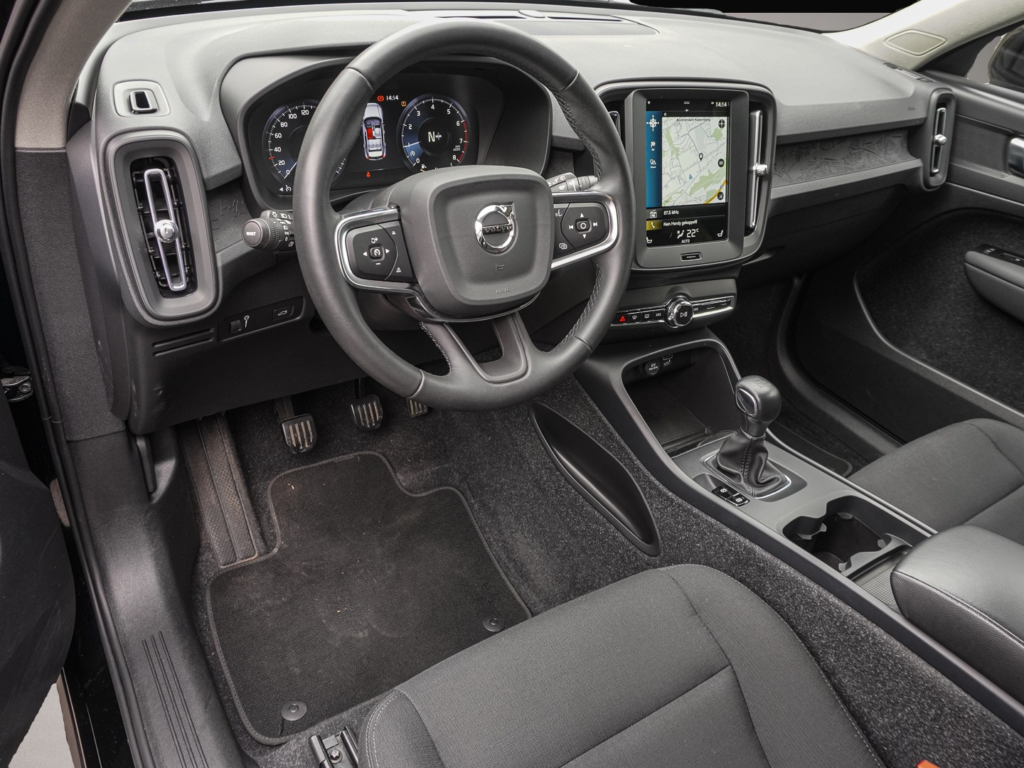 Bild 4 Volvo XC40 Momentum Core 2WD T2 EU6d Navi Digitales Co