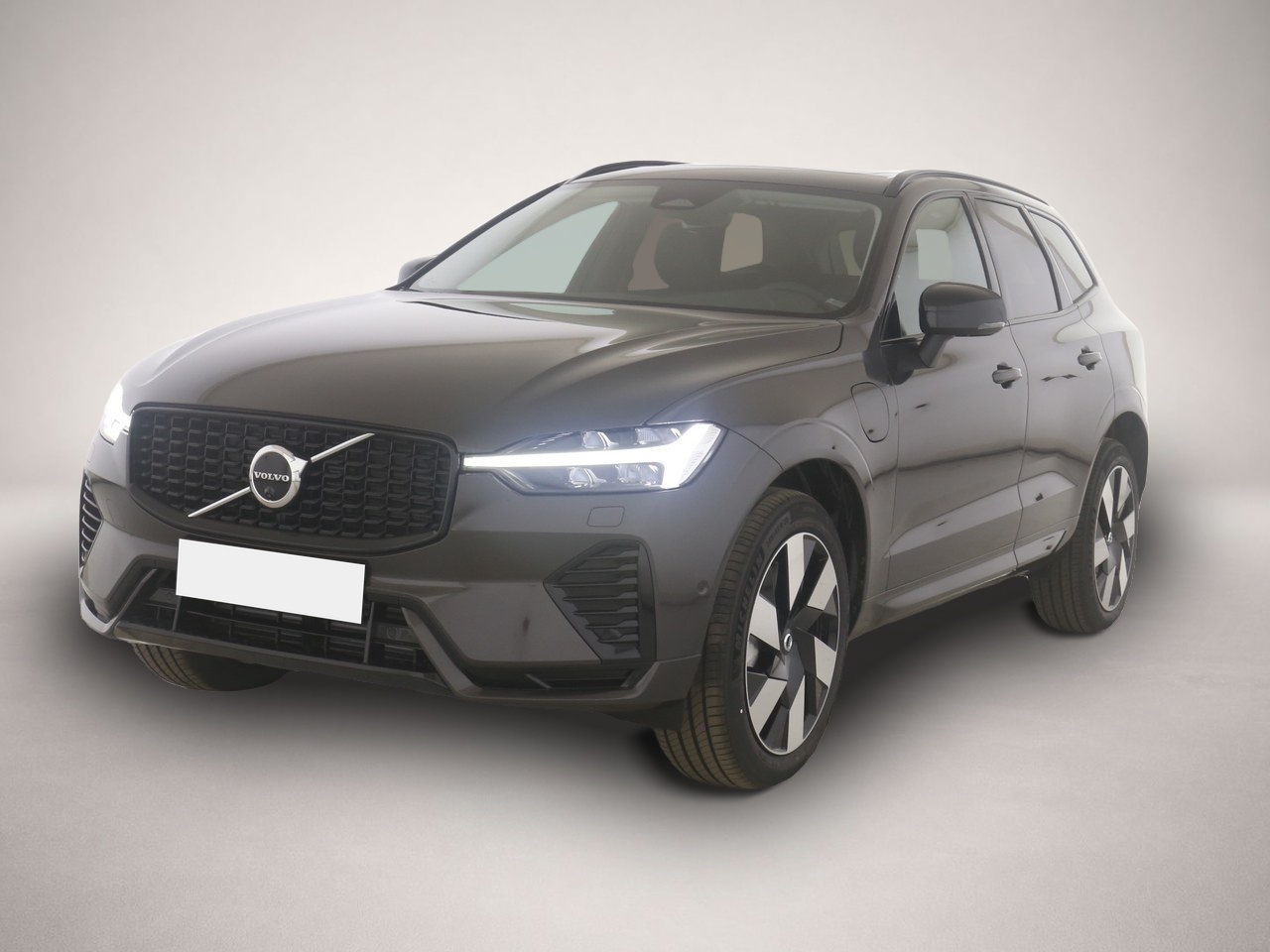 Fotografie Volvo XC60 Plus Dark Recharge Plug-In Hybrid AWD T8 Tw