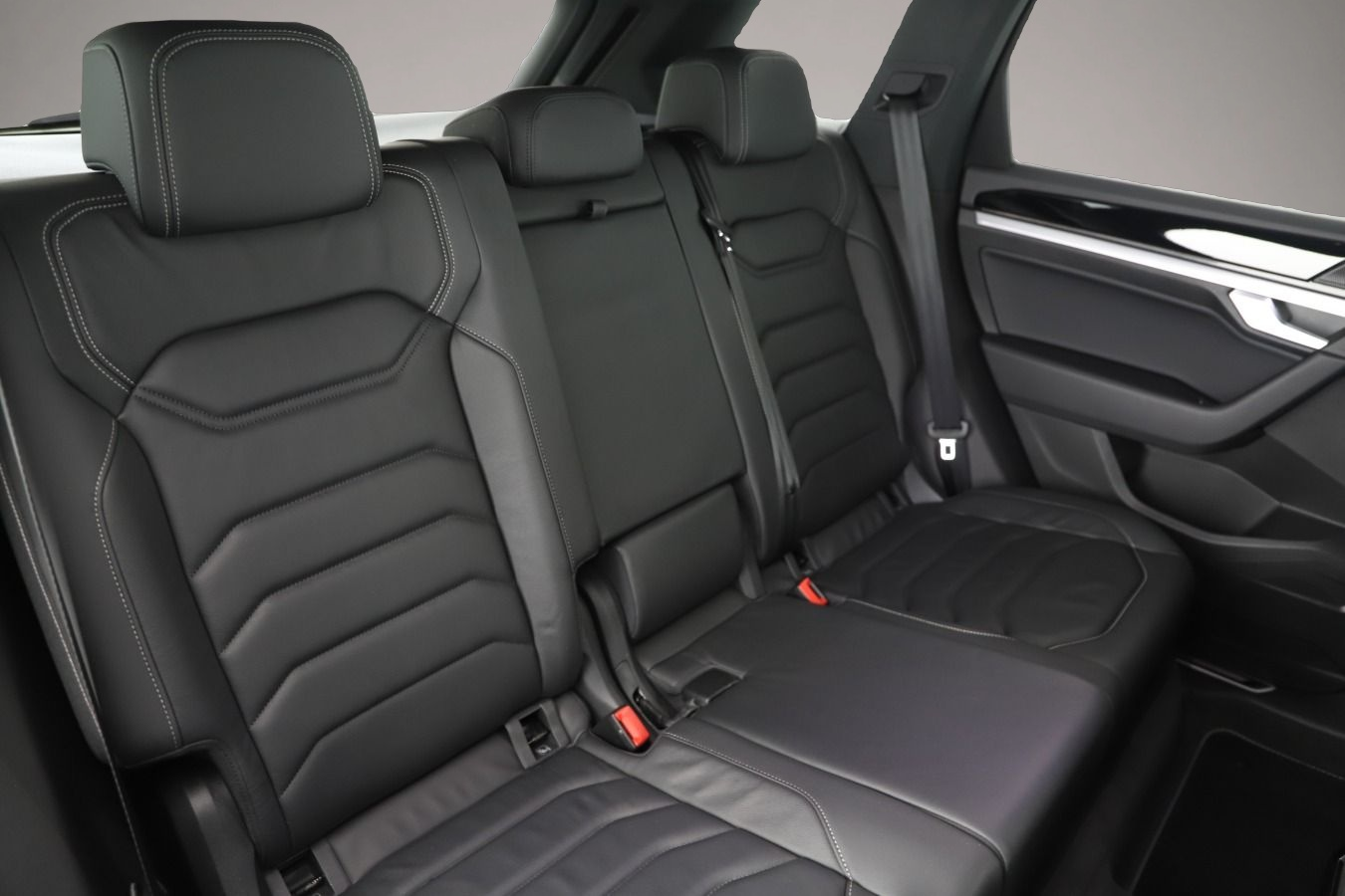 Bild 5 Volkswagen Touareg 3.0 TDI 4M Tip R-Line IQ.Light/ACC/360°/
