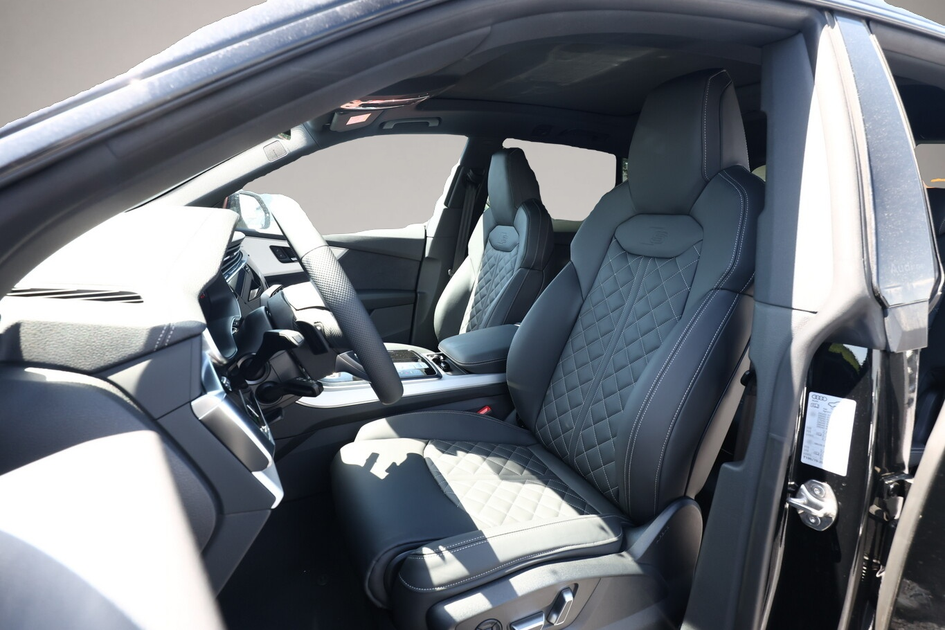 Bild 5 Audi Q8 2xS line AssistenzP+ 22Z Laser Pano B&O Leder