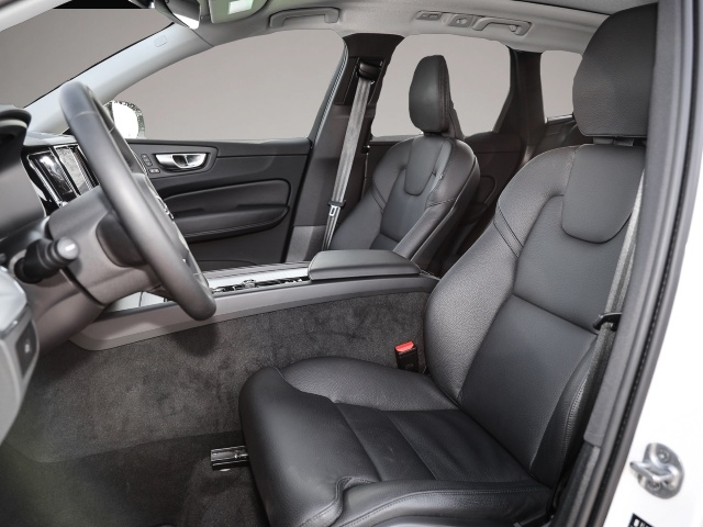Bild 6 Volvo XC60 Ultimate Dark AWD B4 Diesel EU6d Allrad HUD