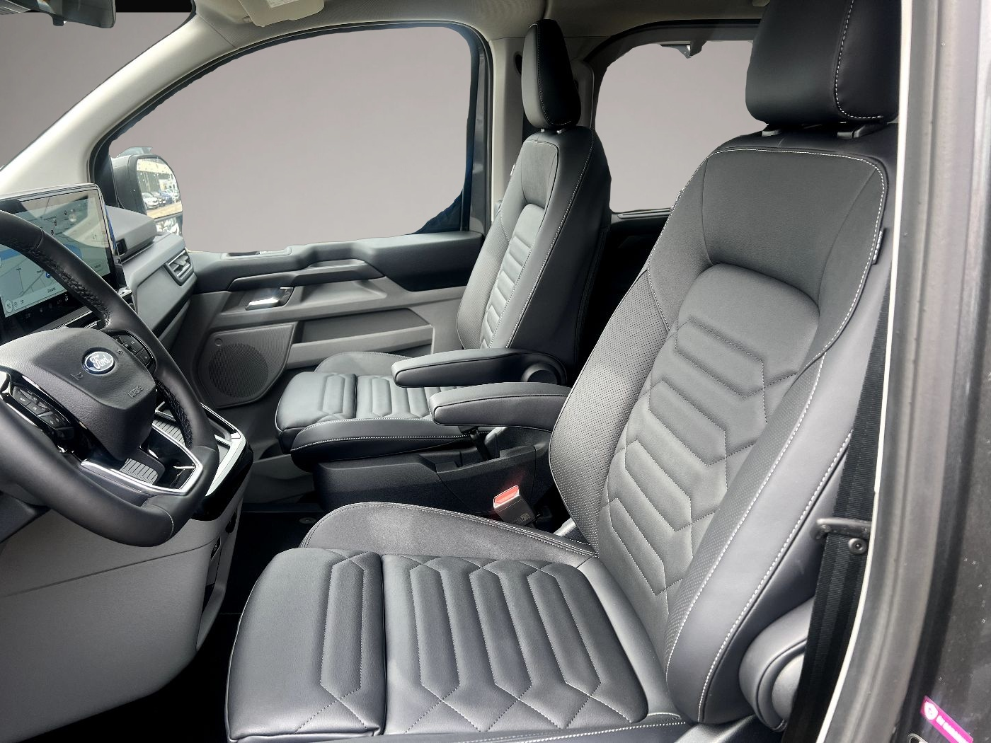 Bild 7 Ford Tourneo Custom L2 2.0 EcoBlue 320 Titanium X