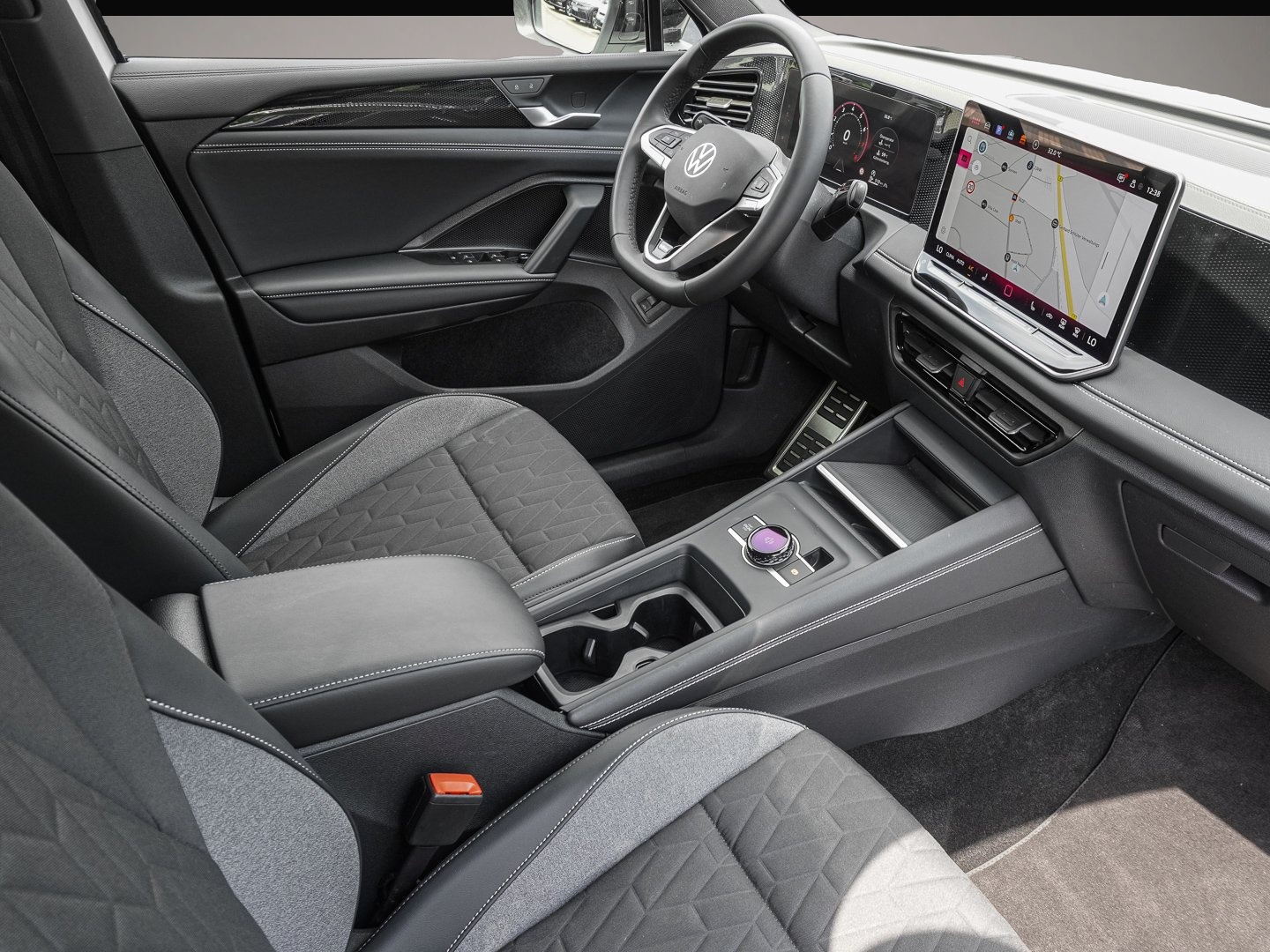 Bild 6 Volkswagen Tiguan 1.5 eTSI DSG Life AHK NAVI ALU