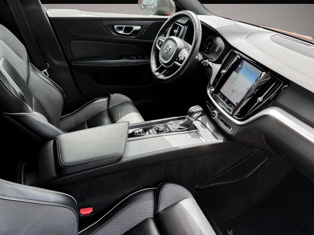 Fotografie 3 des Volvo V60 Kombi R Design Navi Digitales Cockpit Sounds