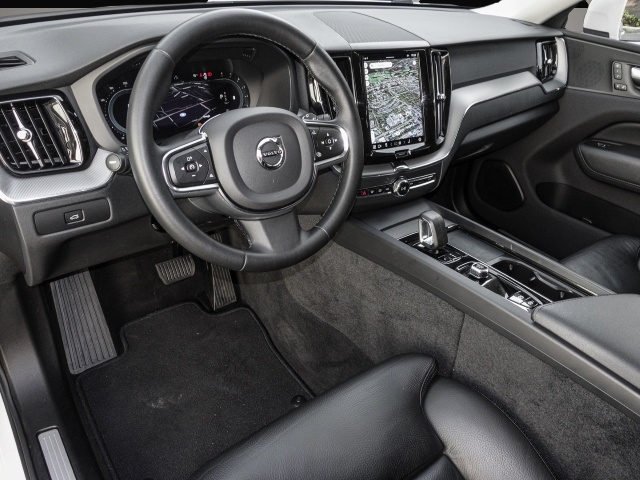 Bild 4 Volvo XC60 Core 2WD B4 Benzin EU6d Digitales Cockpit M
