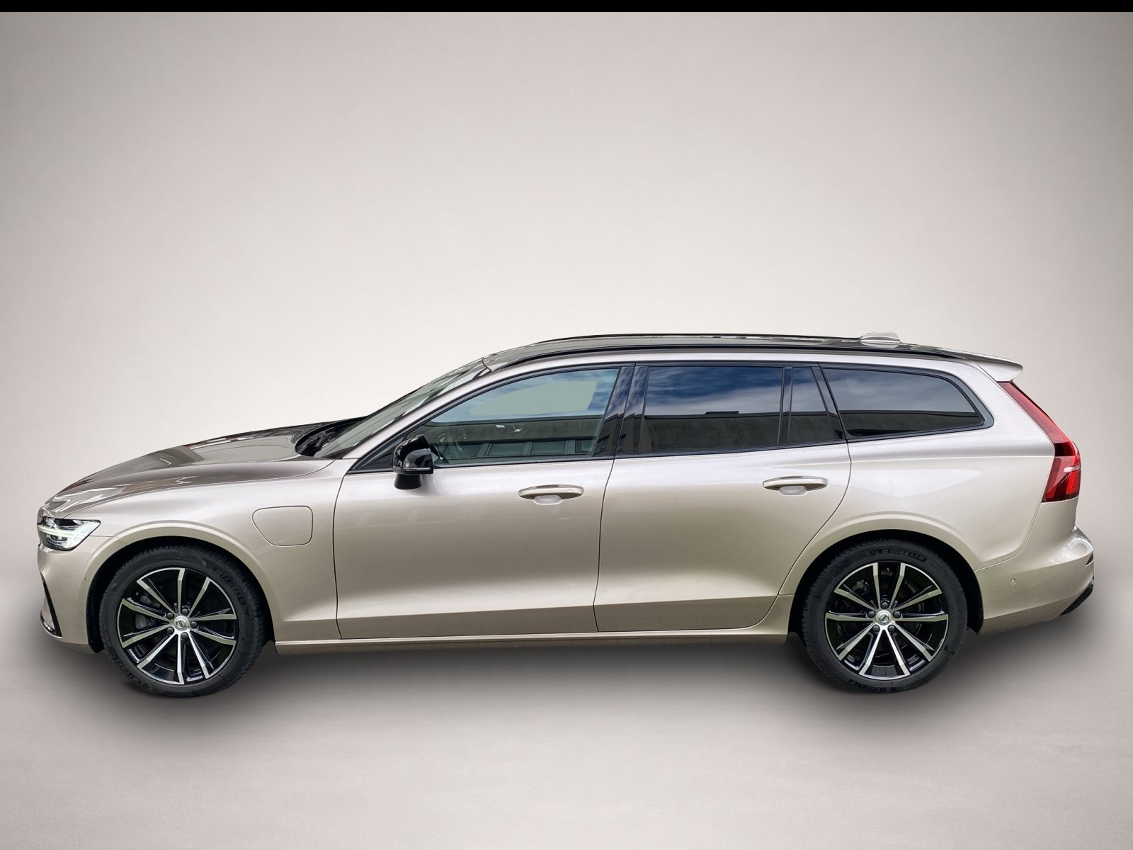 Bild 2 Volvo V60 Kombi T8 Plus Dark Recharge WiPa*LED*Navi*DA