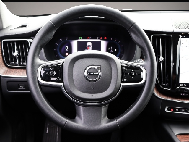 Bild 5 Volvo XC60 B5 Benzin Ultimate Dark AWD AHK Memory Sitz