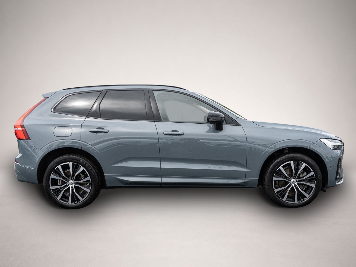 Bild 4 Volvo XC60 B4 AWD Plus Dark AHK Pano 360Grad
