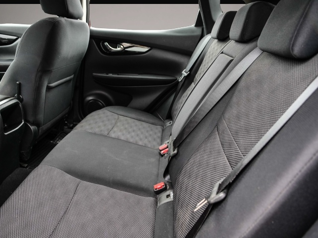 Bild 5 Nissan Qashqai Acenta Navi Mehrzonenklima DAB Ambienteb
