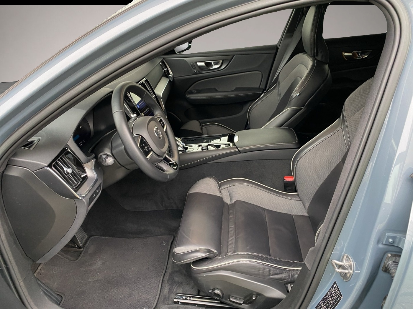 Bild 7 Volvo V60 T8 Plus Dark AWD*LED*4xSHZ*MMY*WiPa*StHzg*