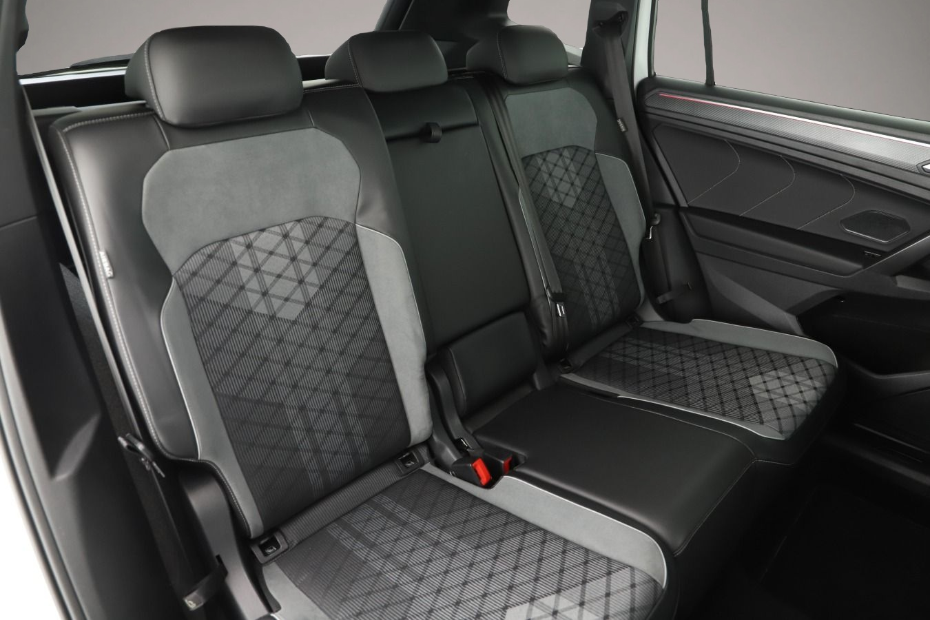 Bild 5 Volkswagen Tiguan Allspace 2.0 TDI 4M DSG R-Line IQ.Light/A