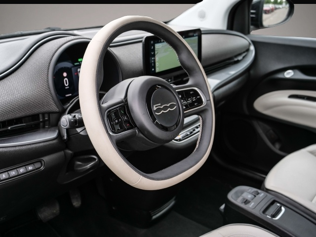Bild 3 Fiat 500e La Prima by Bocelli Navi Soundsystem JBL LE