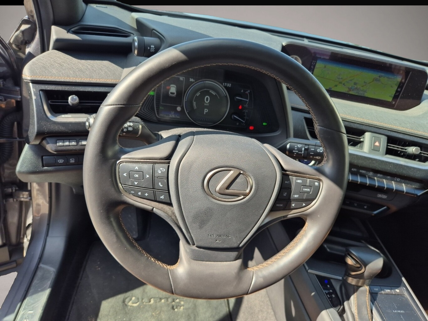 Bild 7 Lexus UX 250h Luxury Line Matrix LED Pano Memory Kam