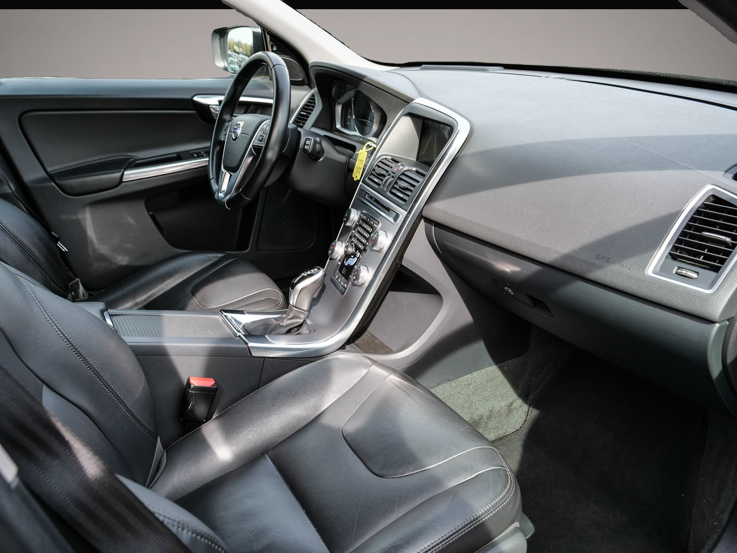 Fotografie 5 des Volvo XC60 Summum 2WD El. Panodach Navi Leder Digitale