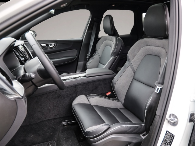 Bild 6 Volvo XC60 Plus Dark Recharge Plug-In Hybrid AWD T8 Tw