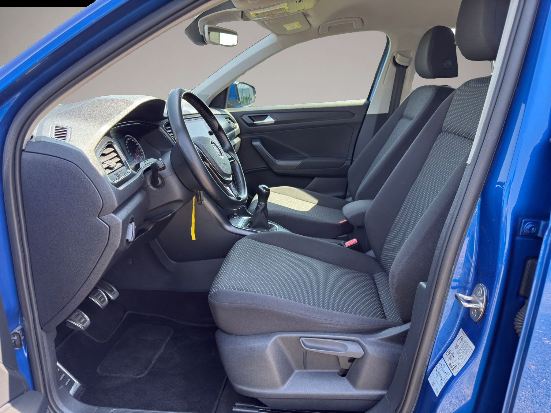 Bild 5 Volkswagen T-Roc TSI 1.0 Bluetooth PDC v+h LM DAB Sitzh. Ne
